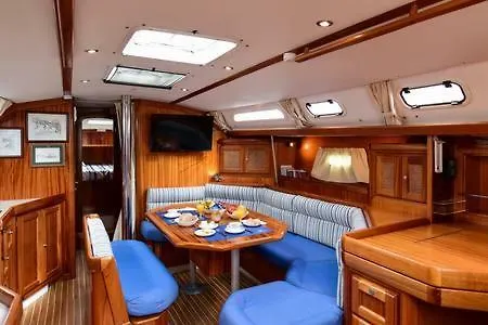 Luxury Yacht In Old Town * Cascais